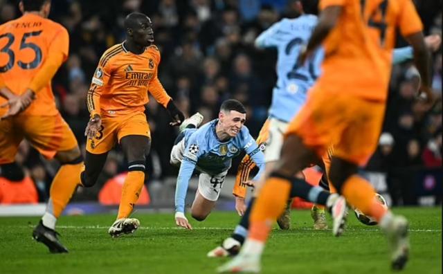 开云体育下载-专家团痛批曼城：幼稚战术招致皇马翻盘，悬念已死